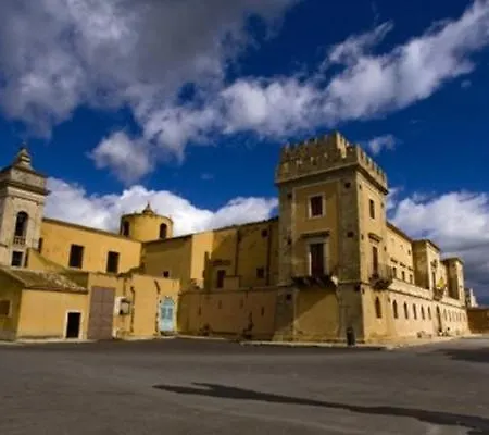 Lory House Acate